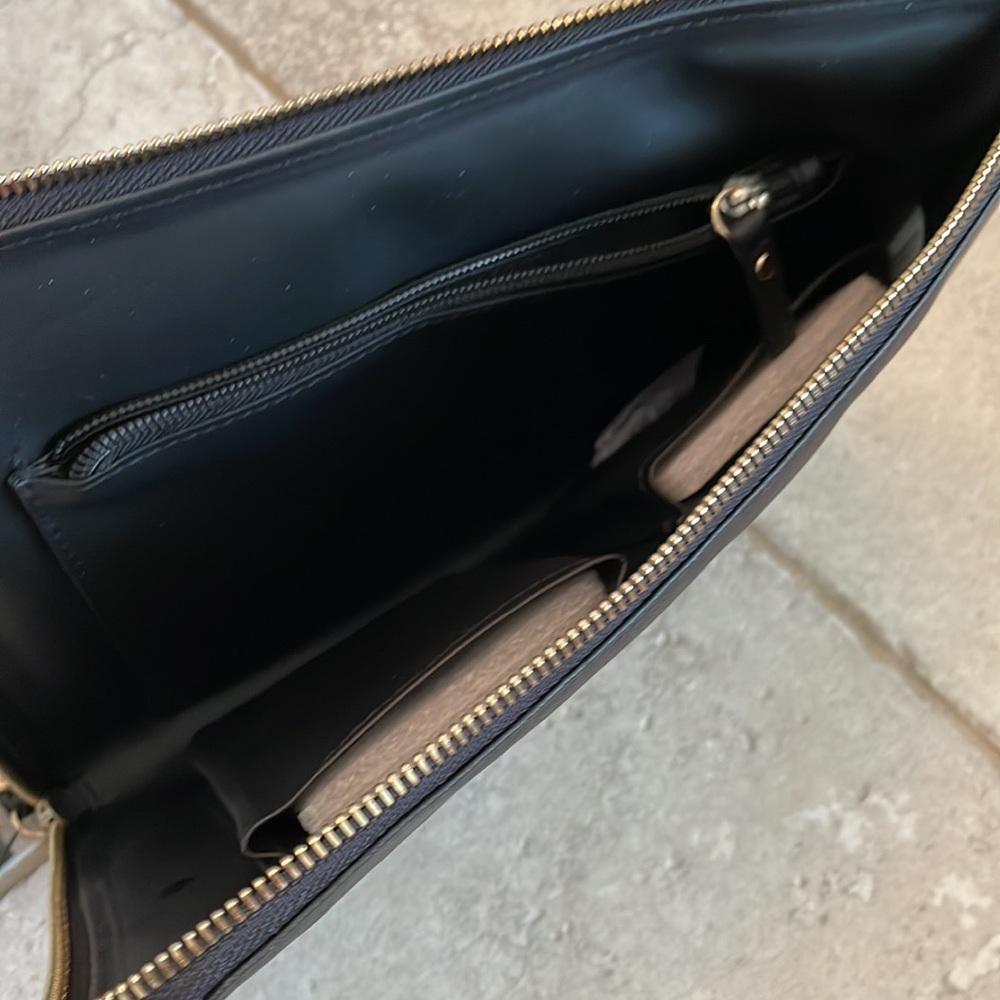 Scout Zip File tech case for tablet - Picture 4 of 4